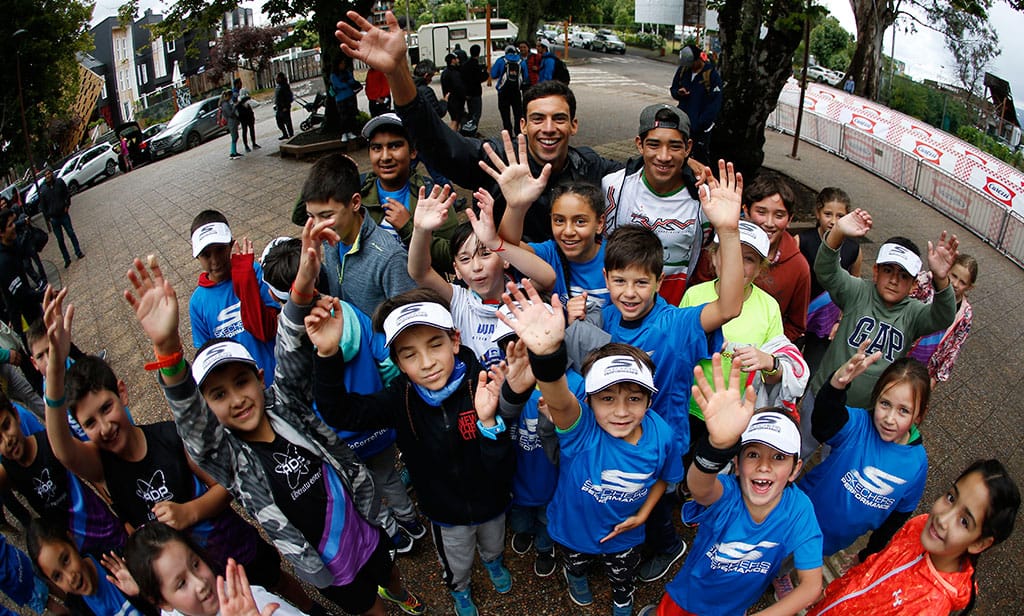 Pipo Barraza realizó clínica deportiva con niños