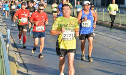 Maratón de Santiago y Turbus entregan incentivo a corredores de regiones