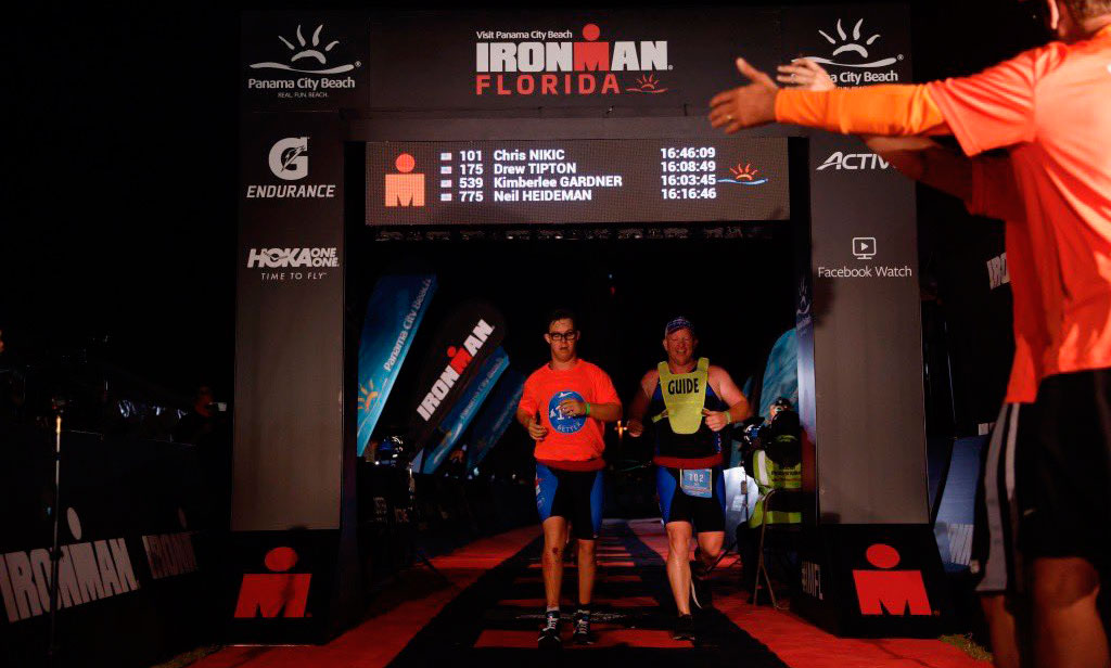 Chris Nikic, primer triatleta con síndrome de Down que completa un Ironman