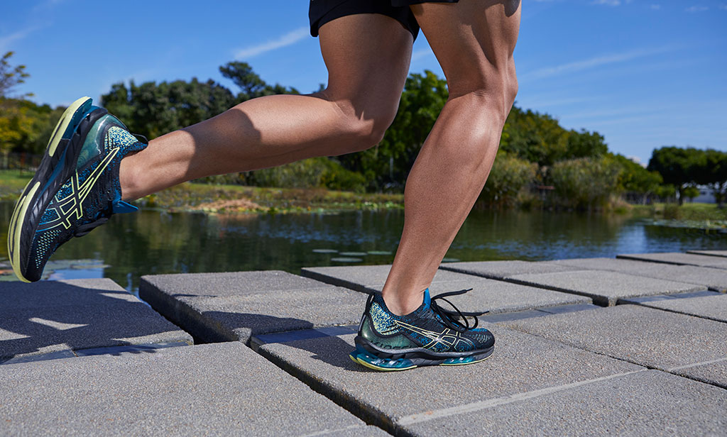 logo valor en caso ASICS lanzó la nueva zapatilla Gel-Kinsei Blast - Corredor Promedio