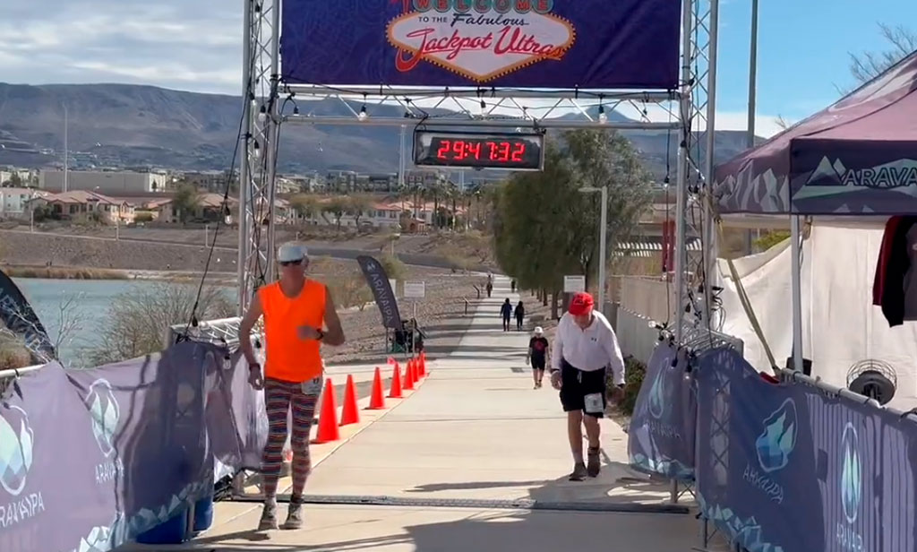 Atletas mayores de 80 años se roban la película durante el Jackpot Ultra Running Festival de Aravaipa Running