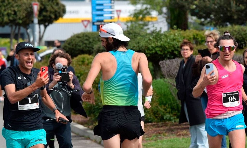 Guillaume de Lustrac bate el récord mundial de maratón... ¡corriendo al revés!