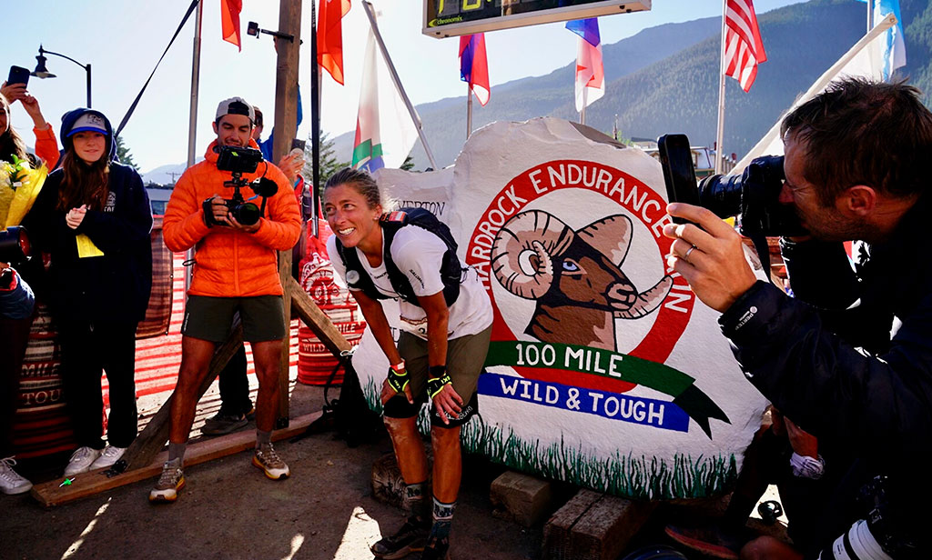 Courtney Dauwalter hace historia y rompe el récord de Hardrock 100