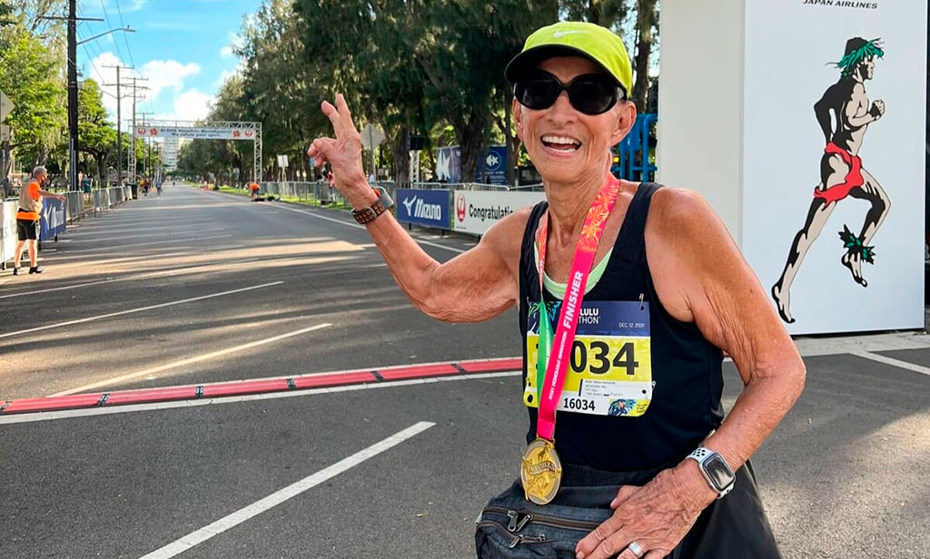 Abuela de 92 años establece nuevo récord mundial al terminar un maratón