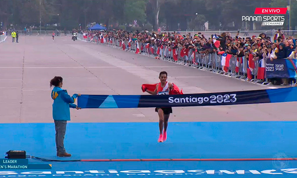 Cristhian Pacheco gana maratón en Santiago 2023