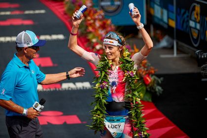 Triatleta británica Lucy Charles-Barclay logra un récord y conquista el título en el Campeonato Mundial Ironman en Hawaii