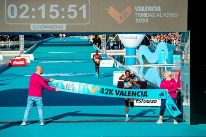 Sisay Lemma y Worknesh Degefa establecen nuevos récords en el Maratón de Valencia
