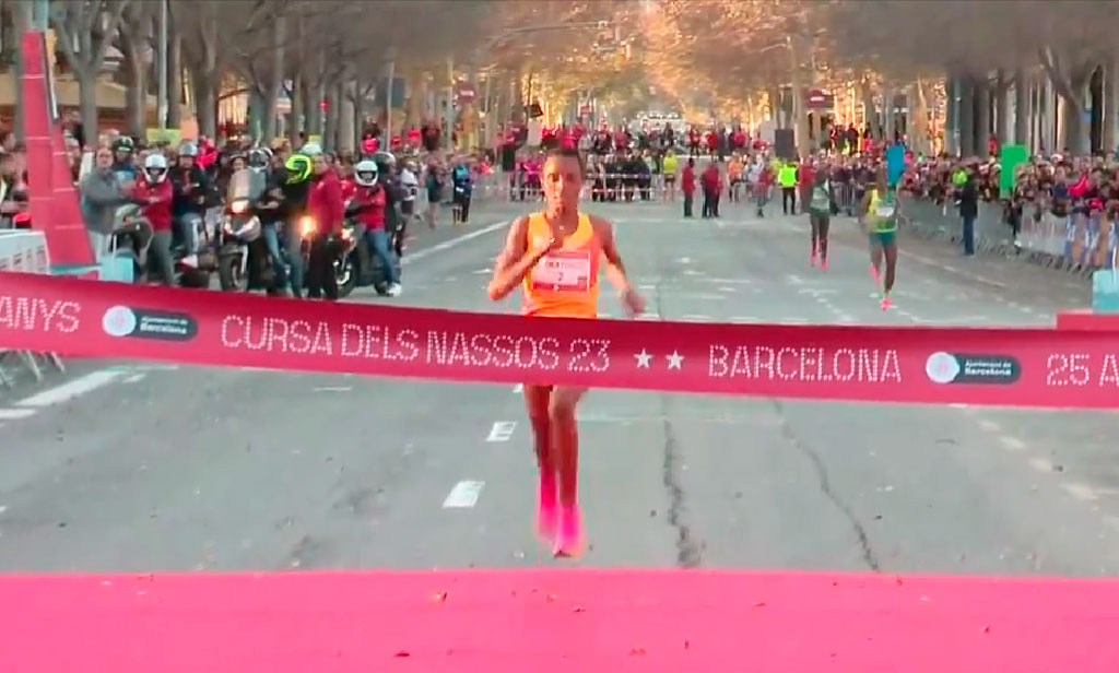 Beatrice Chebet rompe el récord mundial de 5K femenino en Barcelona