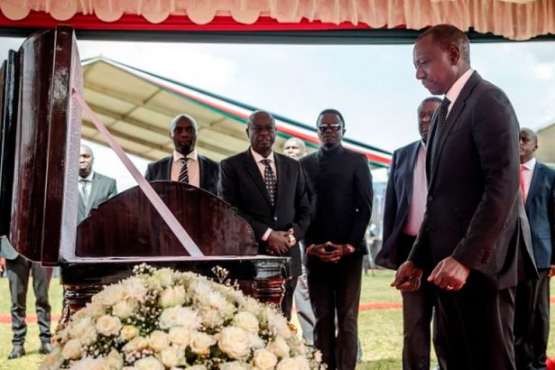 Miles de personas despiden a Kelvin Kiptum en su funeral en Kenia