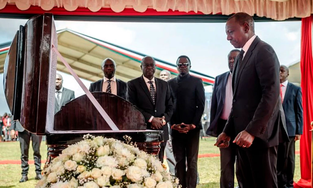 Miles de personas despiden a Kelvin Kiptum en su funeral en Kenia
