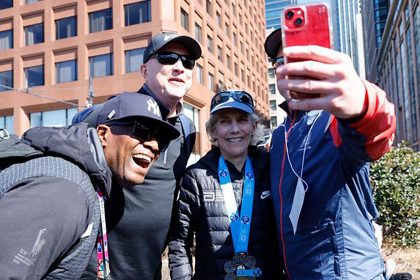 Joan Benoit Samuelson conquista los 6 majors en el Maratón de Tokio