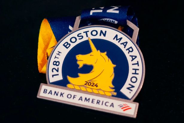 La medalla finalista del Maratón de Boston causa polémica