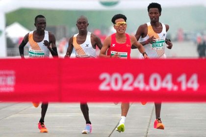 Despojan de medallas y premios a ganadores del Medio Maratón de Pekín
