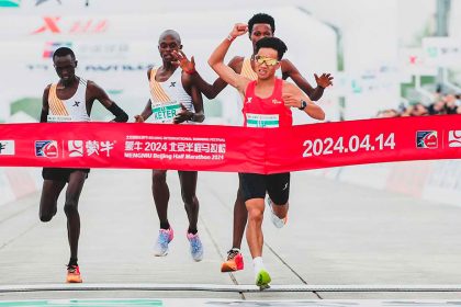 Escándalo en el Medio Maratón de Pekín: Atletas africanos dejan ganar a estrella china