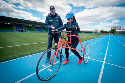 Mujer con parálisis cerebral se propone hacer historia en el Maratón de Londres