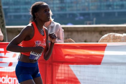 Brigid Kosgei se retira del equipo olímpico de París por lesión