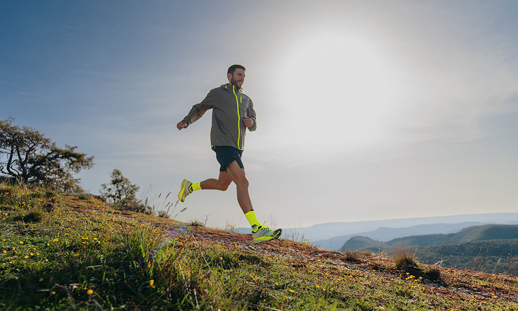 ASICS lanza una nueva innovación de velocidad para el trail: METAFUJI TRAIL