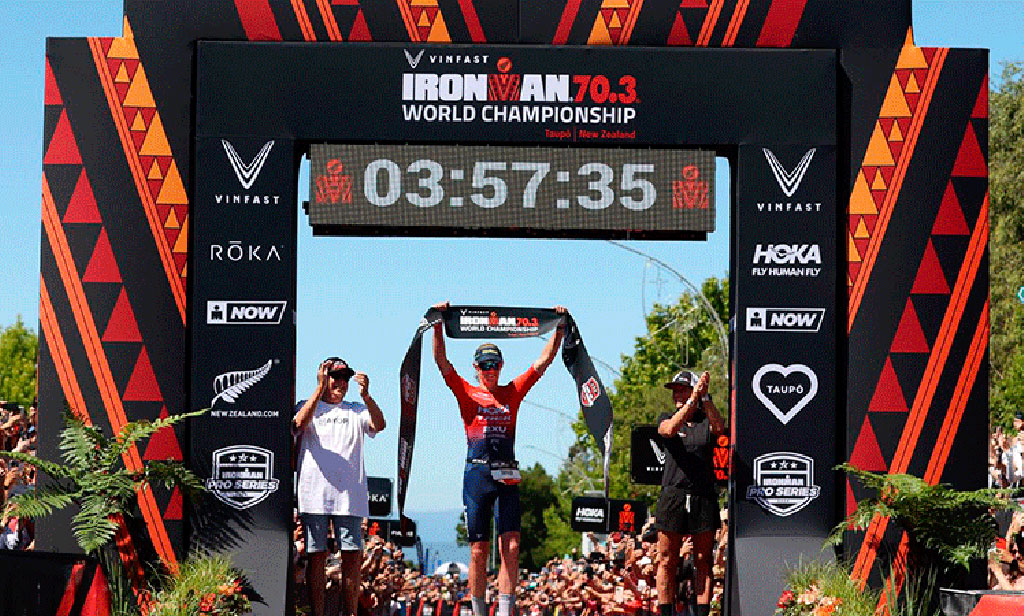 Taylor Knibb conquista su tercer título consecutivo en el IRONMAN 70.3 de Taupō, Nueva Zelanda