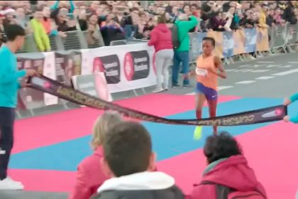 Beatrice Chebet rompe la barrera de los 14 minutos en los 5 kms