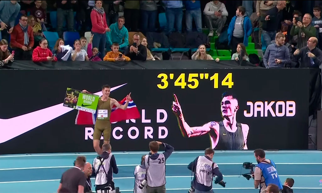 Jakob Ingebrigtsen rompe dos récords mundiales en una sola carrera