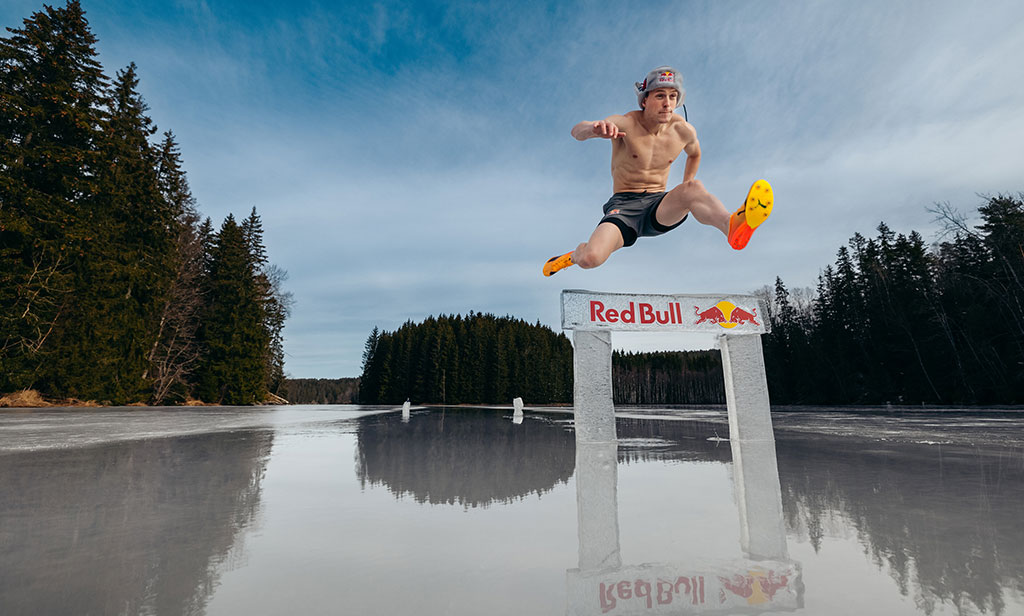 Karsten Warholm desafía el frío en la primera carrera de vallas sobre hielo