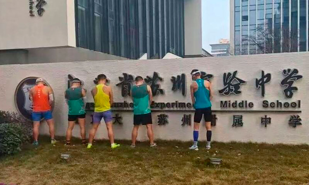 Corredores bajo investigación por micción pública en Maratón de Suzhou
