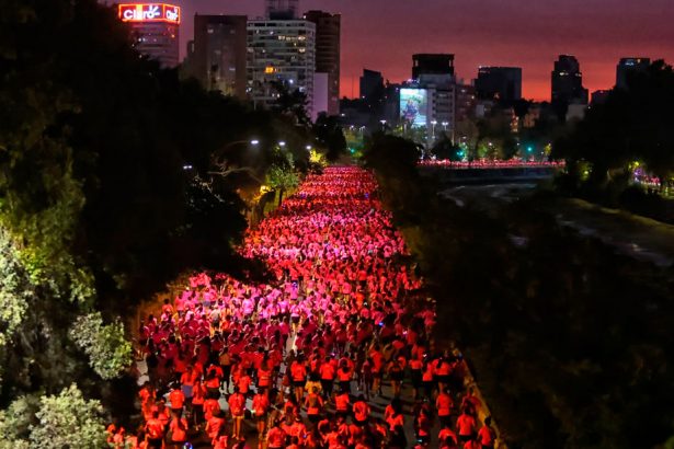 Women's Night Out 2025: Más de 6 mil mujeres iluminaron la noche de fucsia en una carrera inolvidable