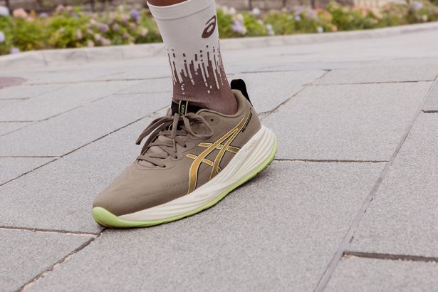 ASICS actualiza su clásico: Así son las GEL-Cumulus 27