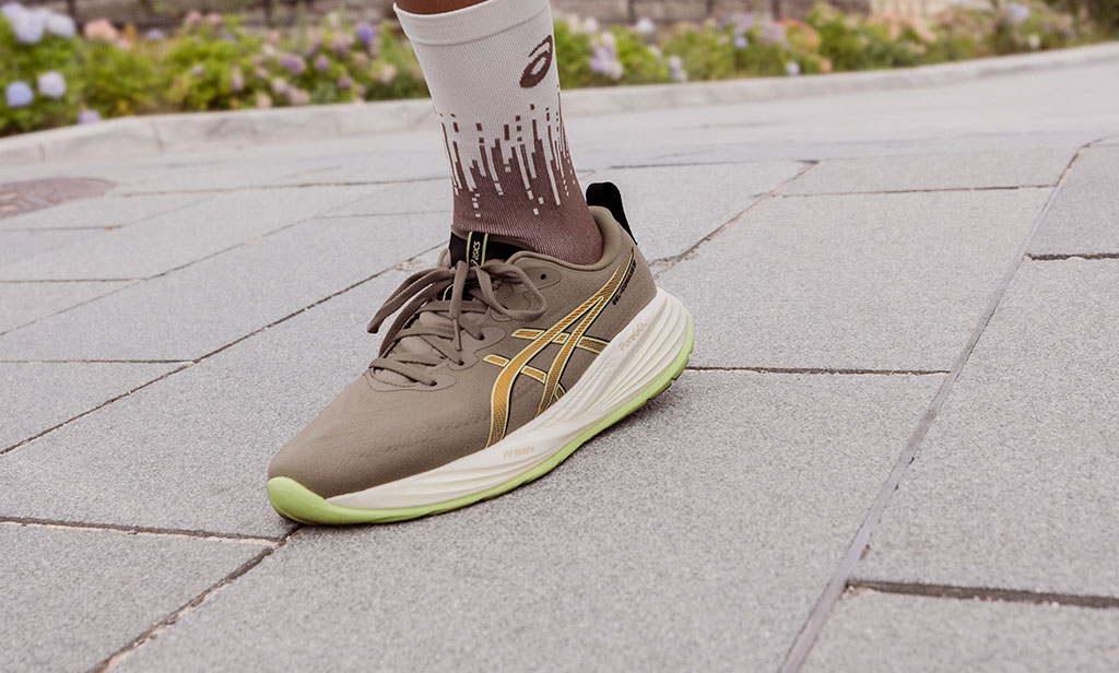 ASICS actualiza su clásico: Así son las GEL-Cumulus 27
