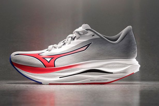 Mizuno lanza las WAVE REBELLION FLASH 3