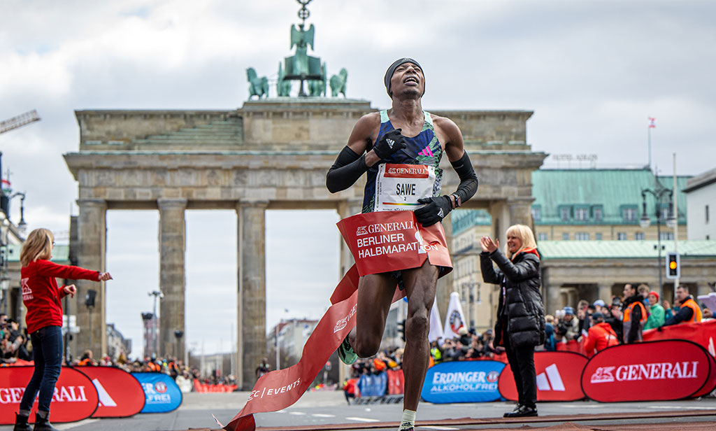 Sabastian Sawe lidera un Maratón de Berlín con sabor a récord