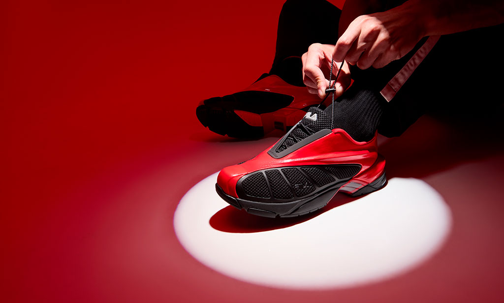 FILA revive el espíritu del motorsport con el relanzamiento de las Replica 2002