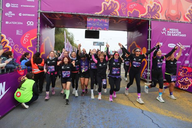 Mujeres unidas: 261 Fearless Club Chile brilló en el Medio Maratón de Santiago