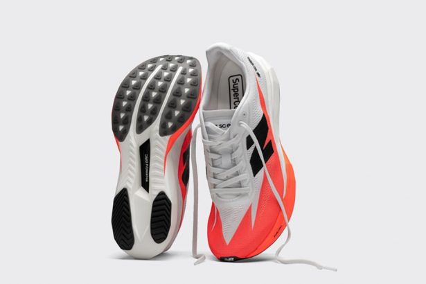 New Balance SC Elite v5: Innovación y velocidad en una sola zapatilla