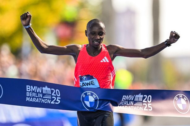 Sawe y Wanjiru firman un doble triunfo keniano en el Maratón de Berlín 2025