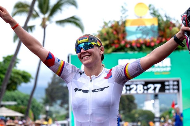 Solveig Løvseth se corona en su debut en el Mundial de IRONMAN de Kona 2025