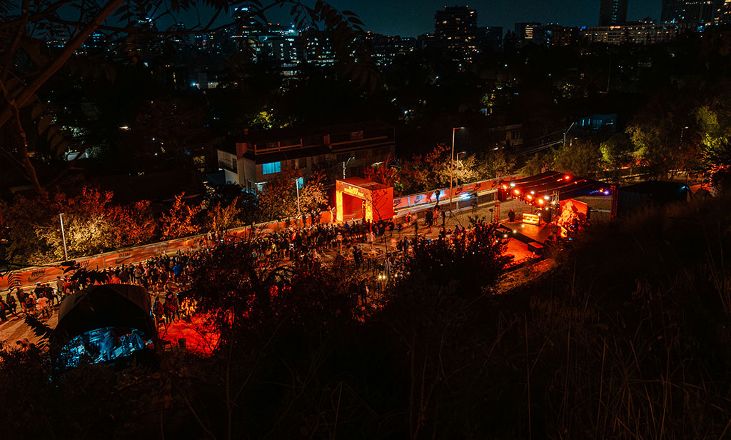 Más de 500 corredores encendieron la noche con "La Estampida" de Nike