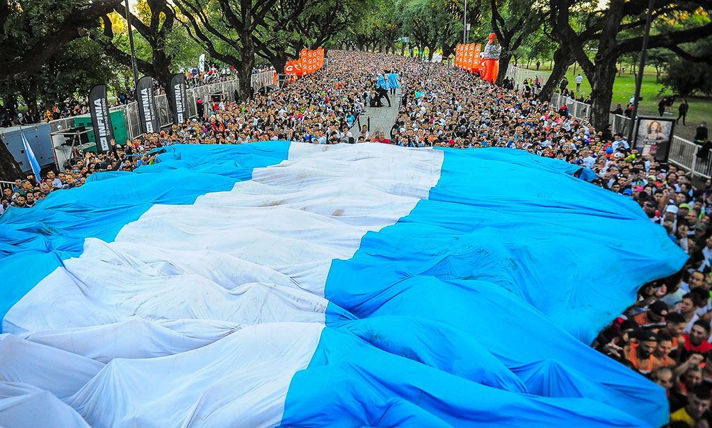 Fiestas Mayas reúne a 15.000 corredores y una elite de nivel sudamericano en Buenos Aires