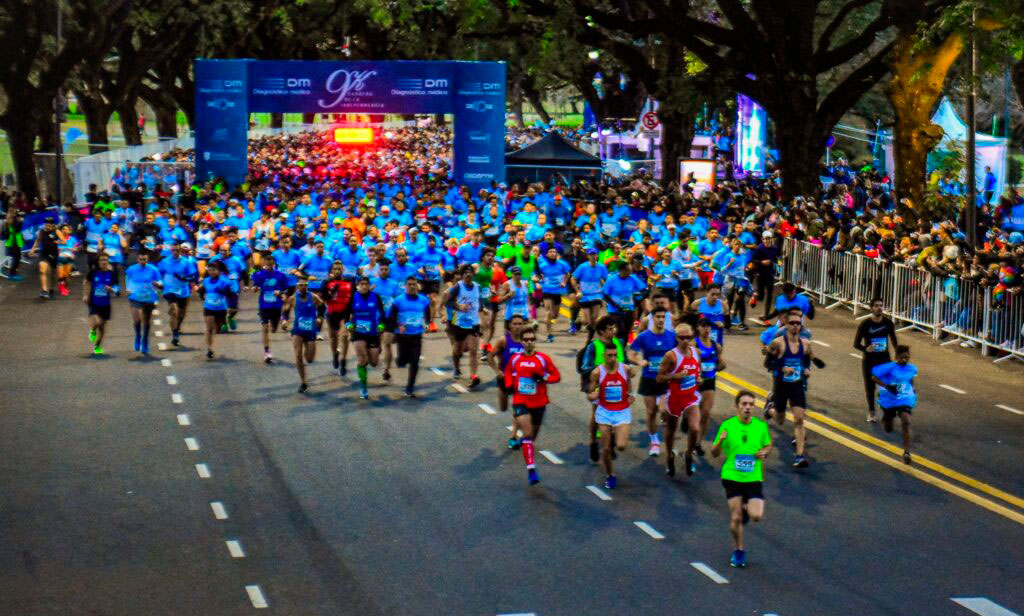 La bandera más grande del running argentino debuta en los 9K de la Independencia