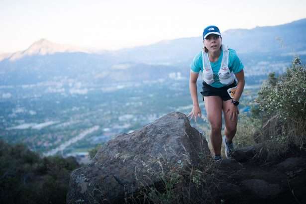 Corredora de trail running en una edición del TNF Endurance Trail