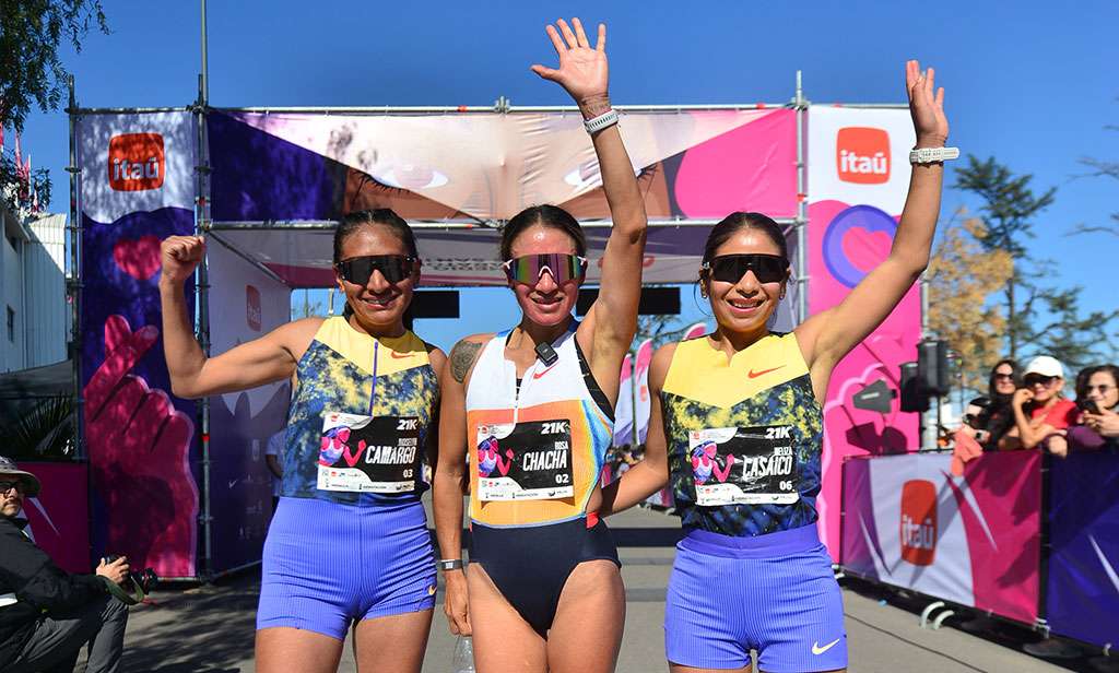 Podio de 21K del Itaú Medio Maratón de Santiago 2026