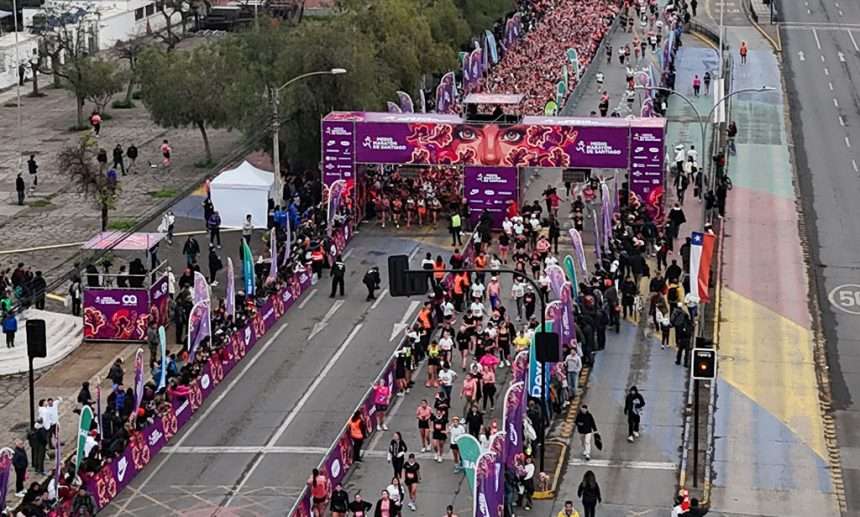 Vista aérea de la largada y meta del Itaú Medio Maratón de Santiago