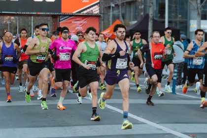Corredores en la largada de STGO21K