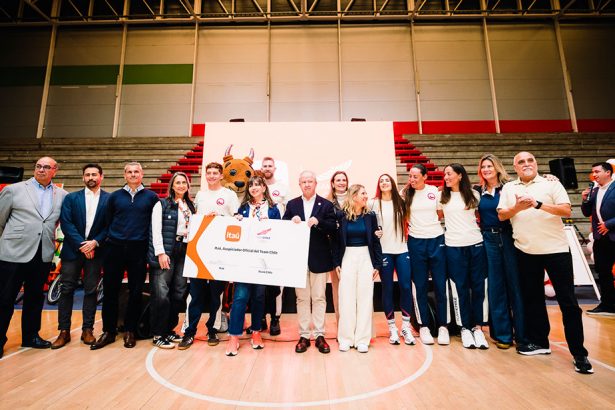 Personalidades presentes en la oficialización de la alianza entre Itaú y Team Chile