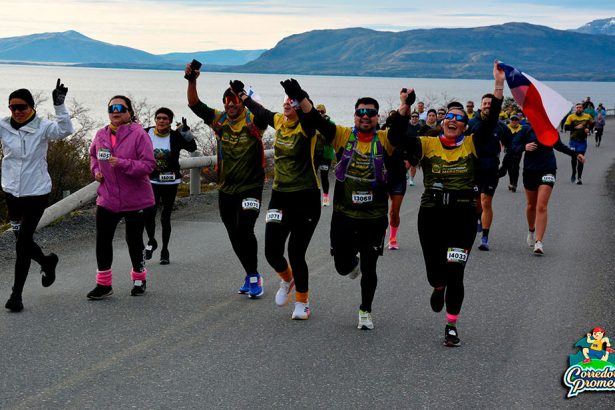 Corredores en la ruta del Patagonian International Marathon