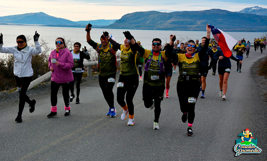 Corredores en la ruta del Patagonian International Marathon