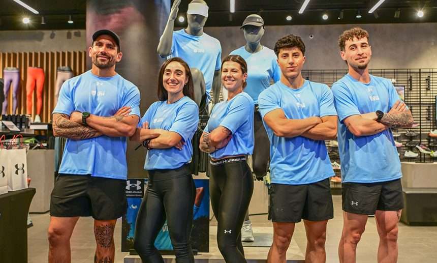 Modelos mostrando la polera Under Armour oficial del Itaú Maratón de Viña 2026