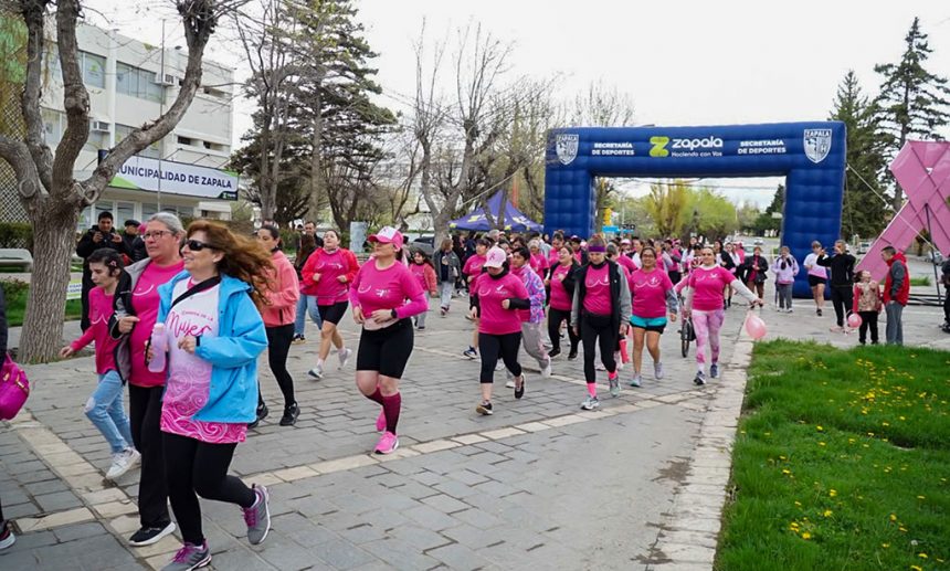Corredoras en la largada de la Carrera Rosa Zapala