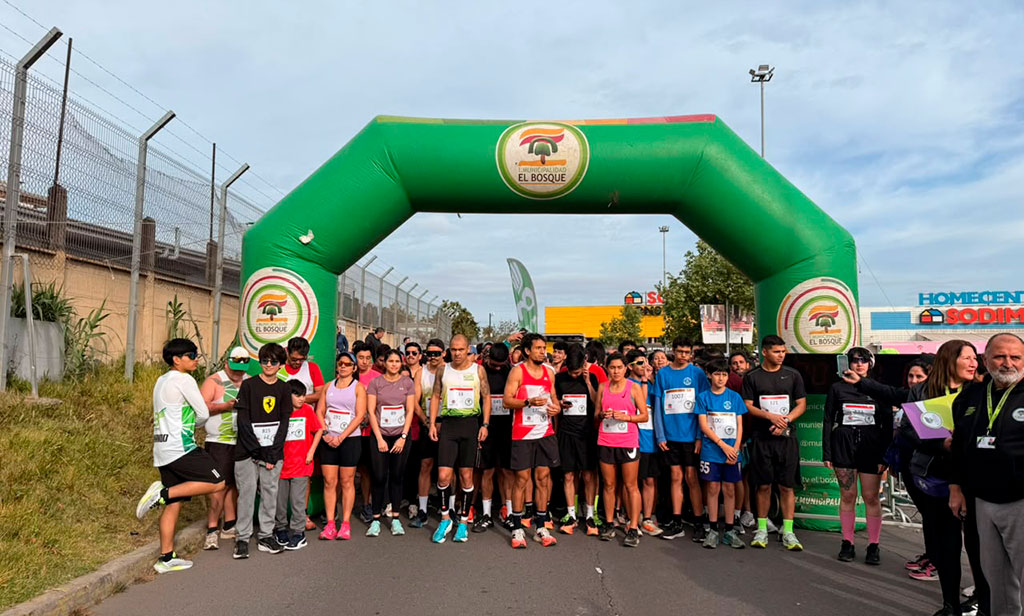 Participantes en la largada de la Corrida Familiar Contra el Cáncer de Mama El Bosque 2026