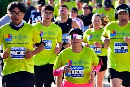 Participantes de Corriendo al Centenario PUCV en Valparaíso